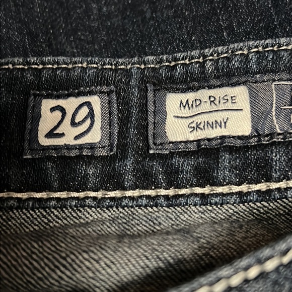 Miss Me Mid-Rise Skinny Jeans, Size 29, NWOT Will sell fast. MAKE AN OFFER!!! - Picture 5 of 9